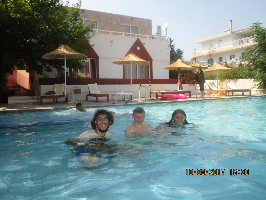 Saint Konstantin Beach Apartments Stegna Екстериор снимка